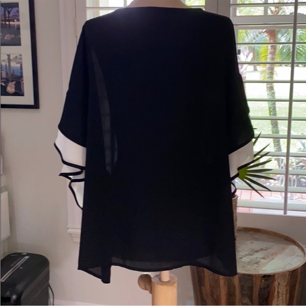 Joseph Ribkoff Black and White flutter sleeve top sz 12 - Picture 2 of 6